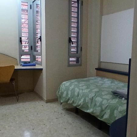 סביליה Larru Los Bermejales Residencia Universitaria מראה חיצוני תמונה