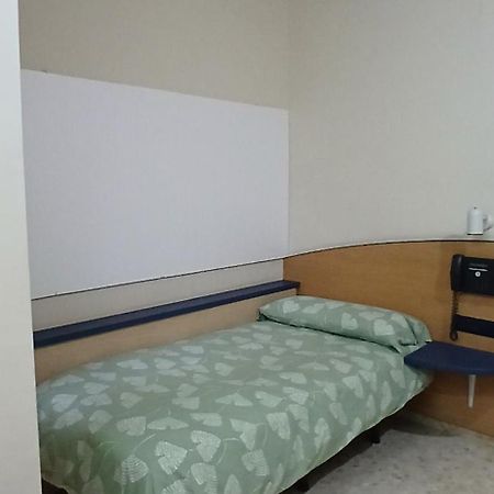 סביליה Larru Los Bermejales Residencia Universitaria מראה חיצוני תמונה
