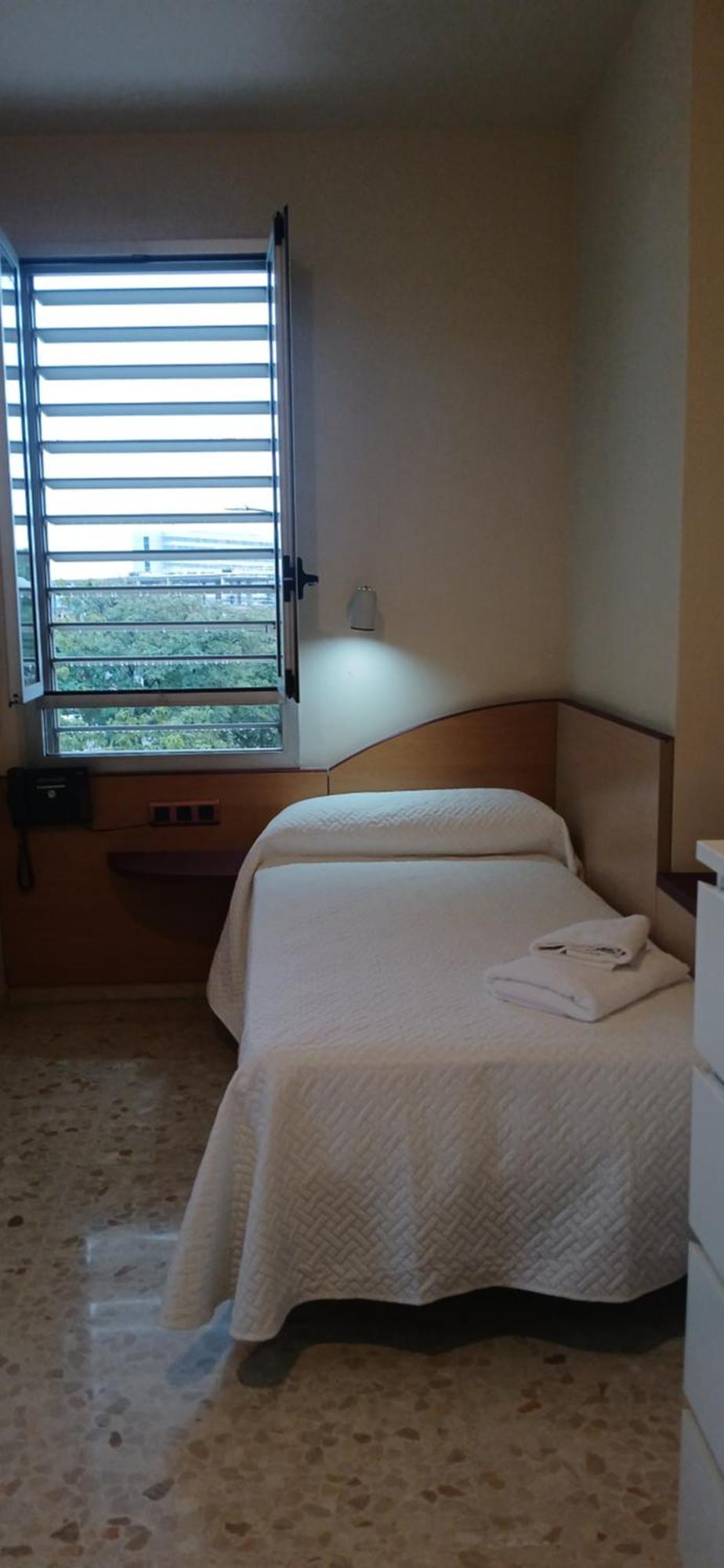 סביליה Larru Los Bermejales Residencia Universitaria מראה חיצוני תמונה